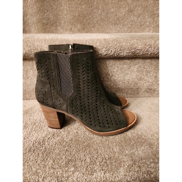 Toms "Majorca" Olive Green Faux Suede Peeptoe Booties Laser Cutouts Size 7.5 - Picture 1 of 10